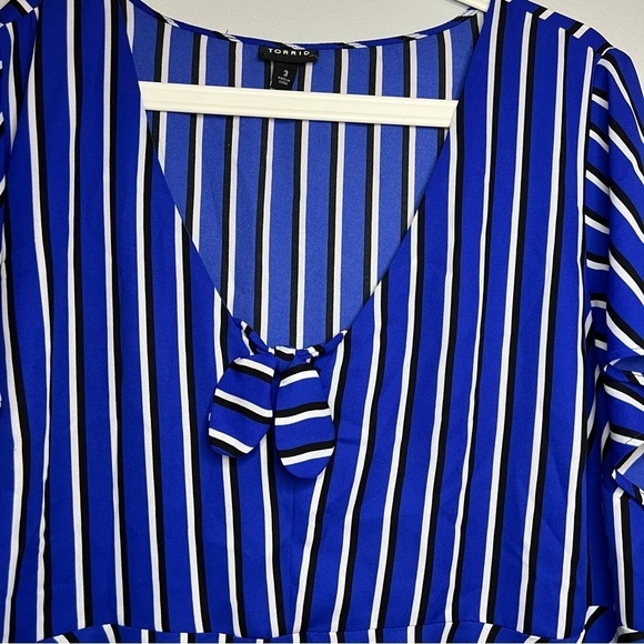 Torrid Womens Plus Sz 3X Blue White Striped With Bow Blouse Flutter Short Sleeve - Picture 2 of 9